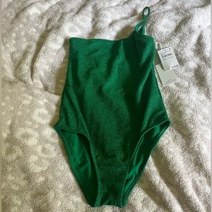 Good American summer green swimsuit